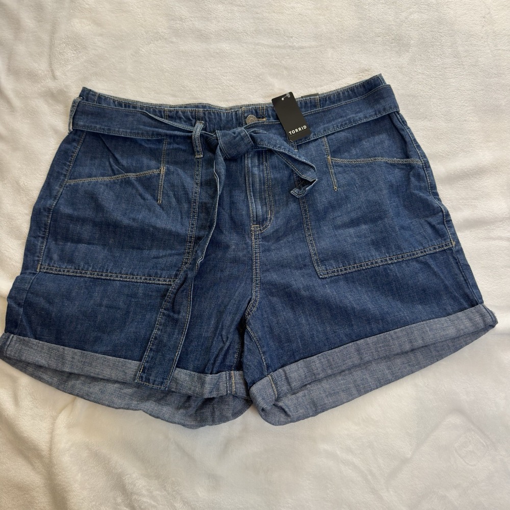 Torrid 5 Inch Vintage Stretch High Rise Denim Blue Jean Shorts w Belt Womans 14